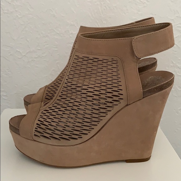 tan thick heel sandals